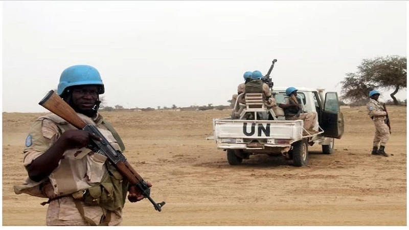 UN peacekeepers stand guard in the northern town of Kouroume, Mali, May 13, 2015. Kourome is 18 km (11 miles) south of Timbuktu. REUTERS/Adama Diarra