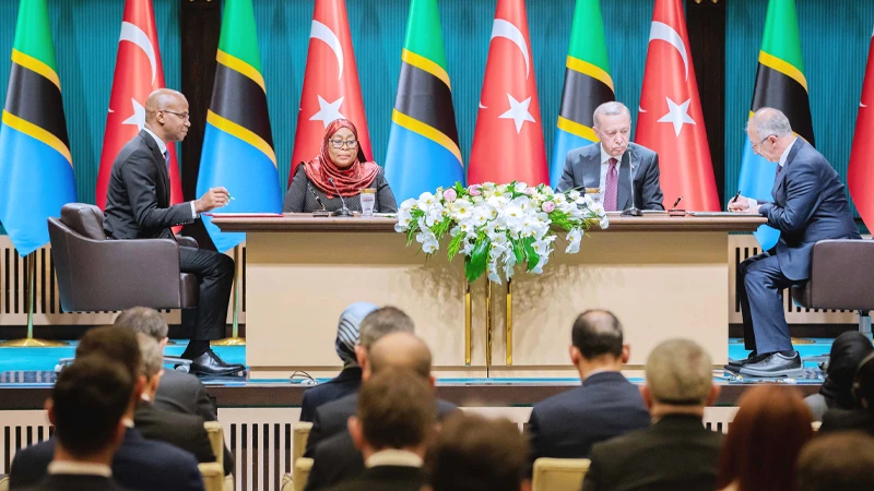 President Samia Suluhu Hassan and her Turkish counterpart and host, Recep Tayyip Erdoğan, look on in Ankara on Thursday as Foreign Affairs and East African Cooperation minister January Makamba (L) and Turkey’s Education Council president, Prof Erol Ozvar,