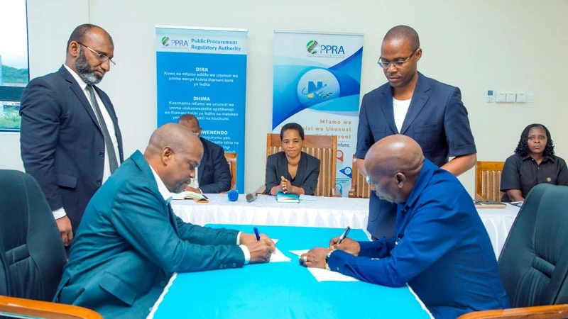 Public Procurement Regulatory Authority CEO Eliakim Maswi (R) and Zanzibar Public Procurement and Disposal of Public Assets Authority executive director Othman Juma Othman pictured in Dodoma city yesterday signing an MoU on cooperation.