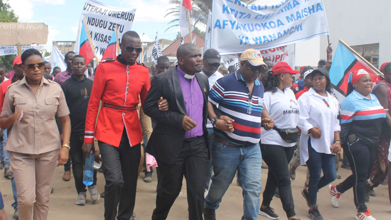 Tundu Lissu (C, in khaki cap), opposition Chadema’s Vice Chairman (Mainland), leads a peaceful march the party staged in Dodoma city yesterday. It was punctuated by appeals for a new Constitution for Tanzania. 