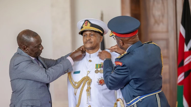 Luteni Jenerali Charles Muriu Kahariri awa Mkuu mpya wa Majeshi Kenya.