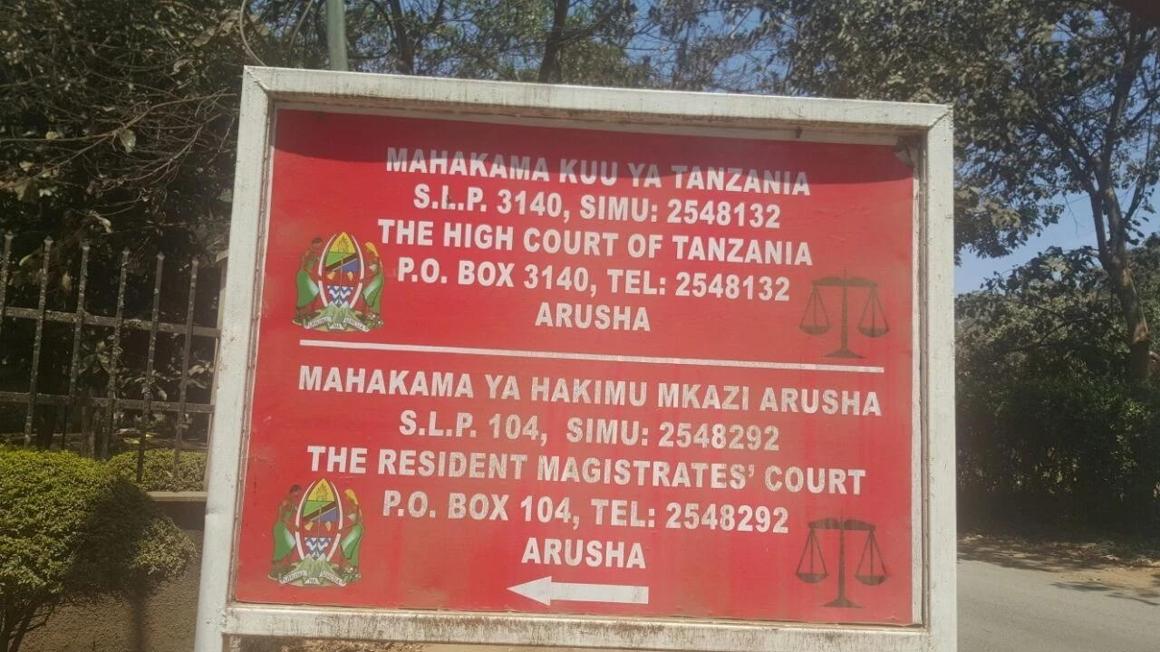 Bango la  Mahakama ya Wilaya ya Arusha.