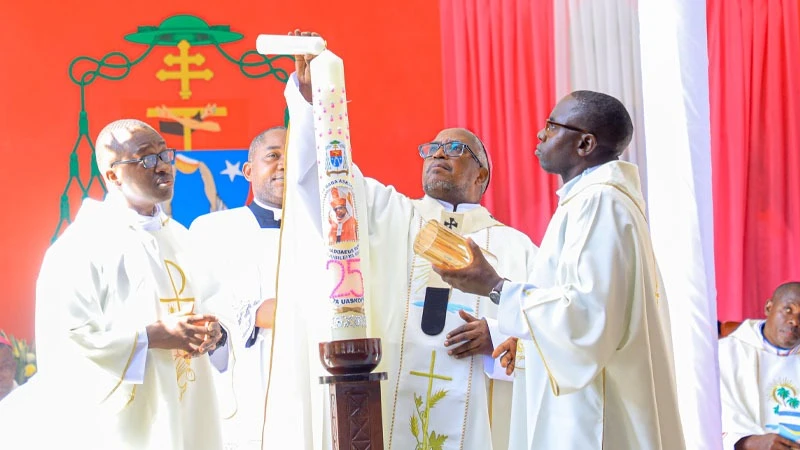 Jude Thaddaeus Ruwa’ichi (2nd-R), Catholic Church Archbishop of Dar es Salaam since August 15, 2019, pictured in the city yesterday lighting a candle in marking the 25th anniversary of his episcopal consecration. 