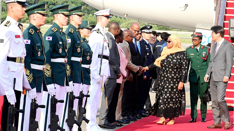 President Samia Suluhu Hassan exchanges greetings with Tanzanian and South Korean officials shortly after jetting into Seoul Military Airport yesterday ready for a six-day state visit to the eastern Asian country. 